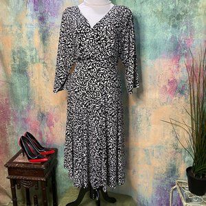 📌Haani Black and White Print Soft Flowing Dress with 3/4 Sleeves